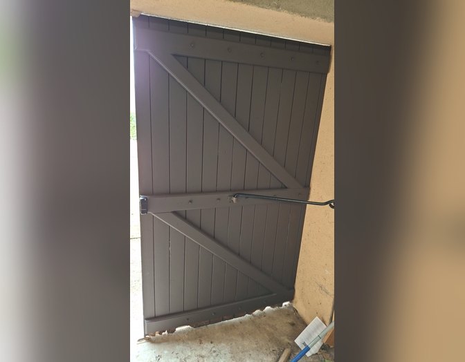 Après : autre portillon en bois